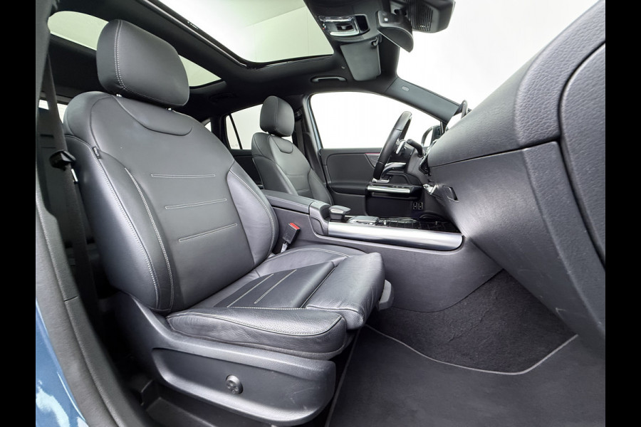 Mercedes-Benz GLA 250e AMG // Trekhaak // Distronic // Headup Display // Memory // 360 Camera // Panoramadak // Leder // 20" LM // Sfeerverlichtin