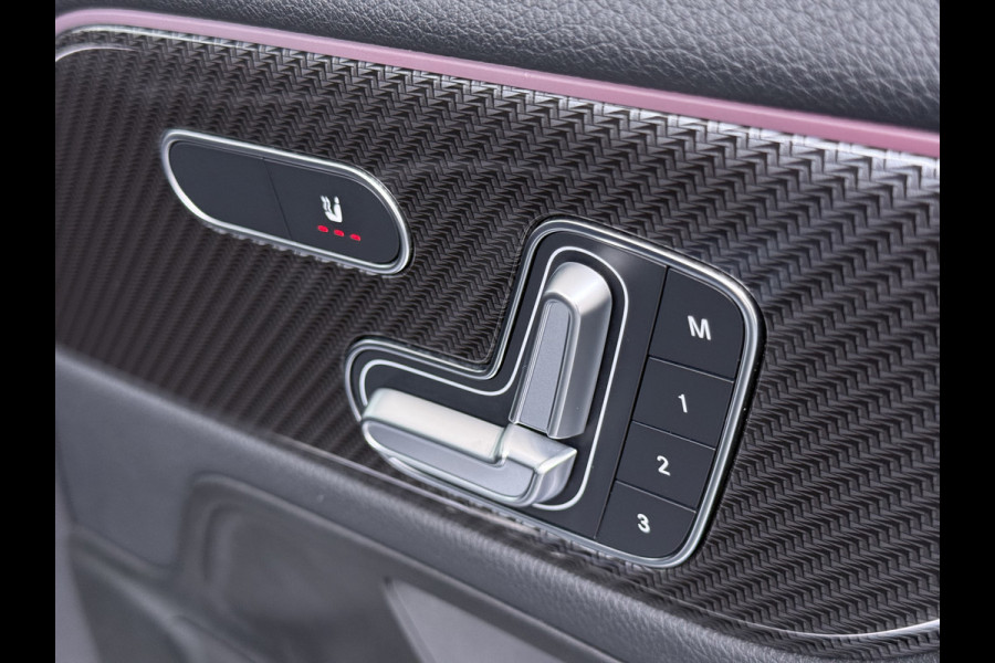 Mercedes-Benz GLA 250e AMG // Trekhaak // Distronic // Headup Display // Memory // 360 Camera // Panoramadak // Leder // 20" LM // Sfeerverlichtin