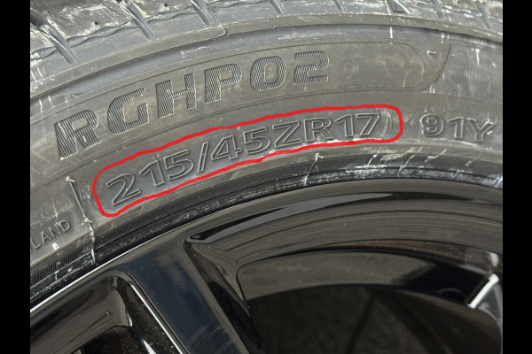 Peugeot 208 1.2 PureTech Pack - Navigatie / Apple CarPlay I Airco I LED I PDC I Sport velgen I Dealer onderhouden