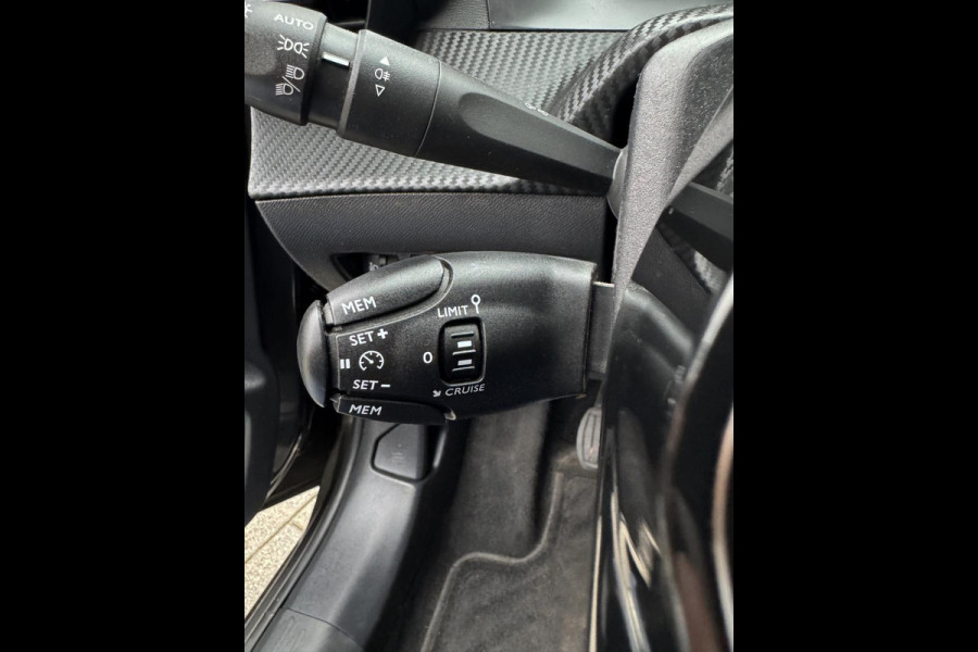 Peugeot 208 1.2 PureTech Pack - Navigatie / Apple CarPlay I Airco I LED I PDC I Sport velgen I Dealer onderhouden
