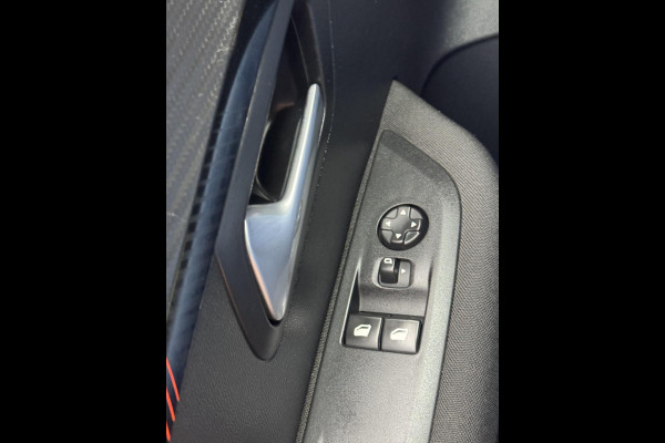 Peugeot 208 1.2 PureTech Pack - Navigatie / Apple CarPlay I Airco I LED I PDC I Sport velgen I Dealer onderhouden