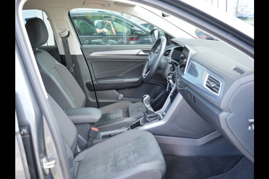 Volkswagen T-Roc 1.0 TSI Style | Trekhaak | Camera | Navigatie |