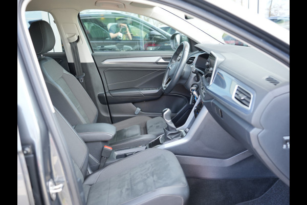 Volkswagen T-Roc 1.0 TSI Style | Trekhaak | Camera | Navigatie |