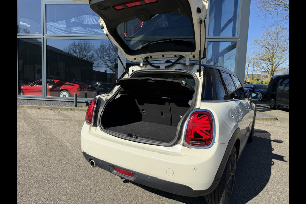 MINI Mini 1.5 Cooper Pepper VAN: 19.400,- VOOR: 17.877,- UW LENTEVOORDEEL: 1.523,- euro SUPER COMPLEET|LED|  STOELVERWARMING| APPLE CARPLAY| PARKEERSENSOREN VOOR + ACHTER| NET ONDERHOUD GEHAD, RIJKLAAR INCL. 12 MND BOVAG GARANTIE|
