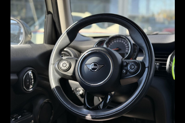 MINI Mini 1.5 Cooper Pepper VAN: 19.400,- VOOR: 17.877,- UW LENTEVOORDEEL: 1.523,- euro SUPER COMPLEET|LED|  STOELVERWARMING| APPLE CARPLAY| PARKEERSENSOREN VOOR + ACHTER| NET ONDERHOUD GEHAD, RIJKLAAR INCL. 12 MND BOVAG GARANTIE|