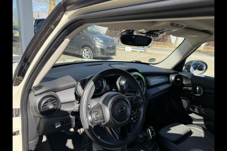 MINI Mini 1.5 Cooper Pepper VAN: 19.400,- VOOR: 17.877,- UW LENTEVOORDEEL: 1.523,- euro SUPER COMPLEET|LED|  STOELVERWARMING| APPLE CARPLAY| PARKEERSENSOREN VOOR + ACHTER| NET ONDERHOUD GEHAD, RIJKLAAR INCL. 12 MND BOVAG GARANTIE|