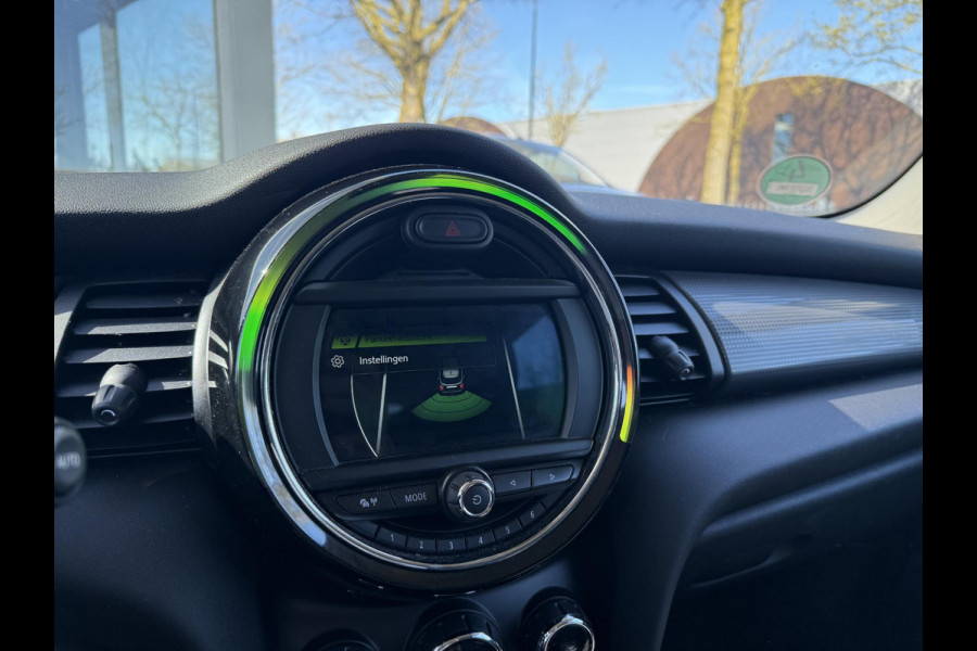 MINI Mini 1.5 Cooper Pepper VAN: 19.400,- VOOR: 17.877,- UW LENTEVOORDEEL: 1.523,- euro SUPER COMPLEET|LED|  STOELVERWARMING| APPLE CARPLAY| PARKEERSENSOREN VOOR + ACHTER| NET ONDERHOUD GEHAD, RIJKLAAR INCL. 12 MND BOVAG GARANTIE|