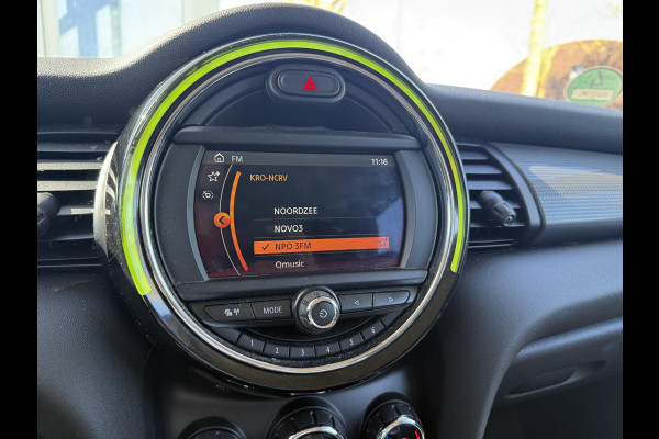 MINI Mini 1.5 Cooper Pepper VAN: 19.400,- VOOR: 17.877,- UW LENTEVOORDEEL: 1.523,- euro SUPER COMPLEET|LED|  STOELVERWARMING| APPLE CARPLAY| PARKEERSENSOREN VOOR + ACHTER| NET ONDERHOUD GEHAD, RIJKLAAR INCL. 12 MND BOVAG GARANTIE|