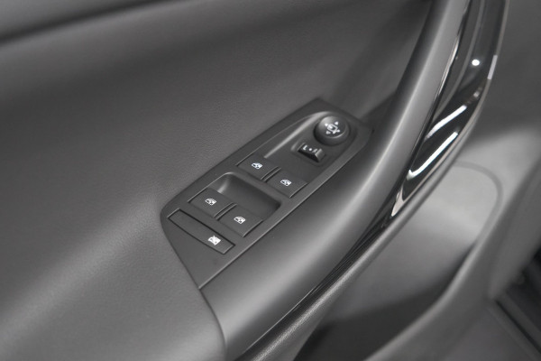 Opel Astra 130 Business Elegance | Schuif-/Kanteldak | Camera | Stoelventilatie | Leder Pakket