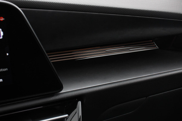 Kia Niro EV DynamicPlusLine 64.8 kWh Nieuw Model! | Navigatie | Half Leder | Schuif-kantel dak | Elektrisch bedienbare achterklep | DAB | Led | Camera