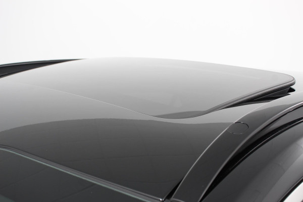 Kia Niro EV DynamicPlusLine 64.8 kWh Nieuw Model! | Navigatie | Half Leder | Schuif-kantel dak | Elektrisch bedienbare achterklep | DAB | Led | Camera