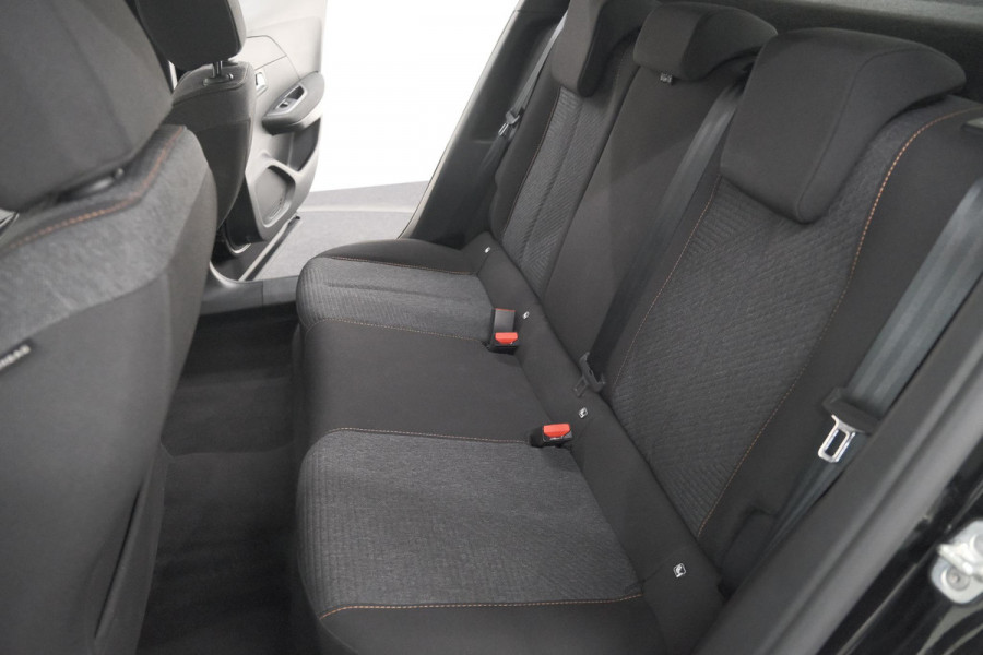 Peugeot 2008 1.2 Hybrid 136 Style | Apple Carplay | Parkeersensoren | Climate control