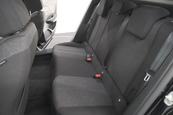 Peugeot 2008 1.2 Hybrid 136 Style | Apple Carplay | Parkeersensoren | Climate control