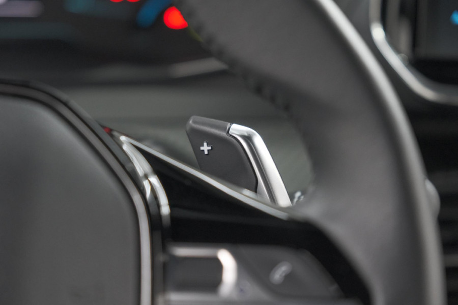 Peugeot 2008 1.2 Hybrid 136 Style | Apple Carplay | Parkeersensoren | Climate control