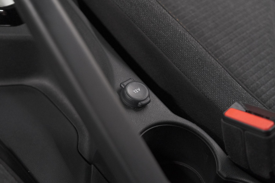 Peugeot 2008 1.2 Hybrid 136 Style | Apple Carplay | Parkeersensoren | Climate control