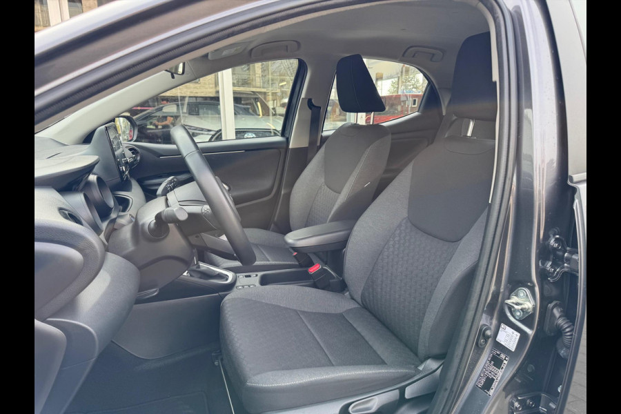 Toyota Yaris 1.5 Hybrid Dynamic | Lichtmetalen velgen, LED, Keyless, Startknop, Licht + Regensensor, Apple CarPlay/Android Auto