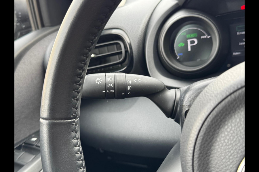 Toyota Yaris 1.5 Hybrid Dynamic | Lichtmetalen velgen, LED, Keyless, Startknop, Licht + Regensensor, Apple CarPlay/Android Auto