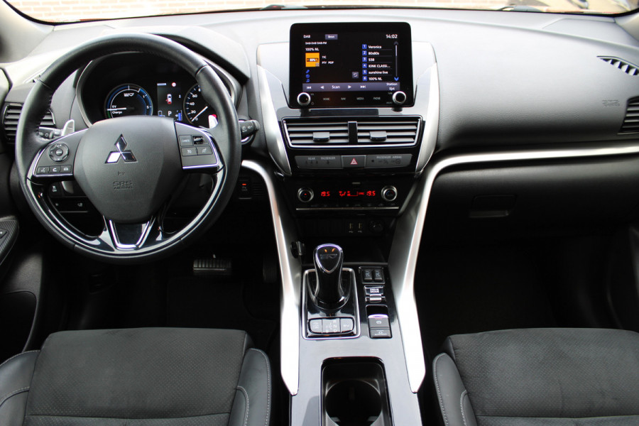 Mitsubishi Eclipse Cross 2.4 PHEV Intense | Trekhaak | Stoelverwarming | Navigatie | Camera | Carplay