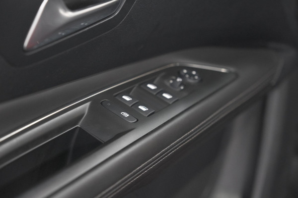 Peugeot 3008 PureTech 130 Allure | 360 Camera | Elektrische Kofferklep | Dodehoekdetectie | Apple Carplay