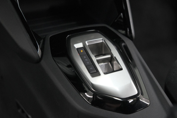 Peugeot 2008 1.2 Hybrid 136 Style | Apple Carplay | Parkeersensoren | Climate Control