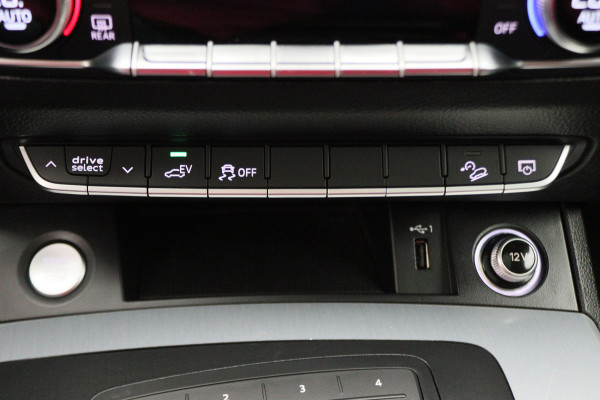 Audi Q5 55 TFSI e Quattro Plug-in Hybrid Competition S-Line Leer, Panoramadak, Cruise, Apple Carplay, Bluetooth, LED, Trekhaak, 21"