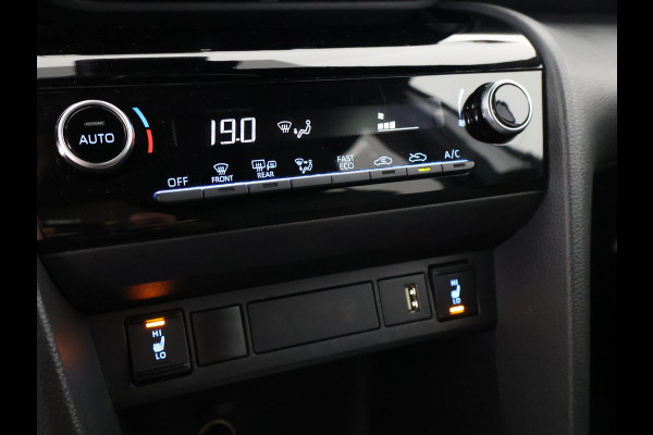 Toyota Yaris Cross 1.5 HYBRIDE DYNAMIC LUXERY BITONE GARANTIE 4-2032 * BLIND SPOT . NAVI.CAMERA. PDC V+A.