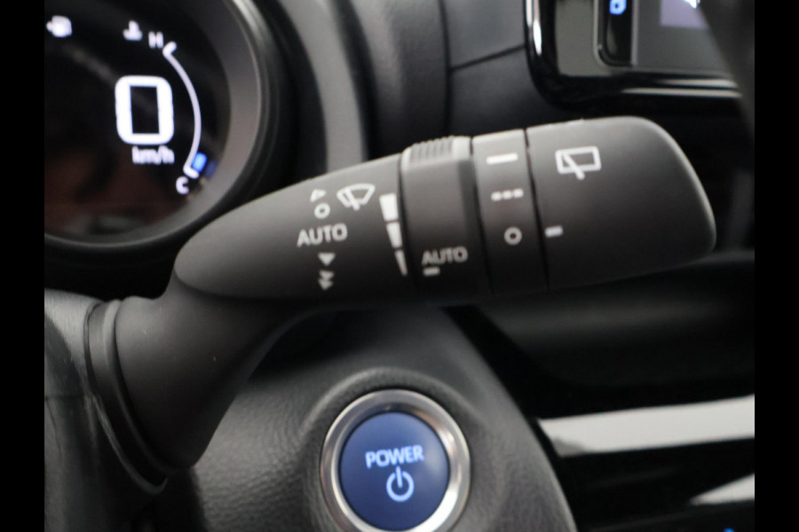 Toyota Yaris Cross 1.5 HYBRIDE DYNAMIC LUXERY BITONE GARANTIE 4-2032 * BLIND SPOT . NAVI.CAMERA. PDC V+A.