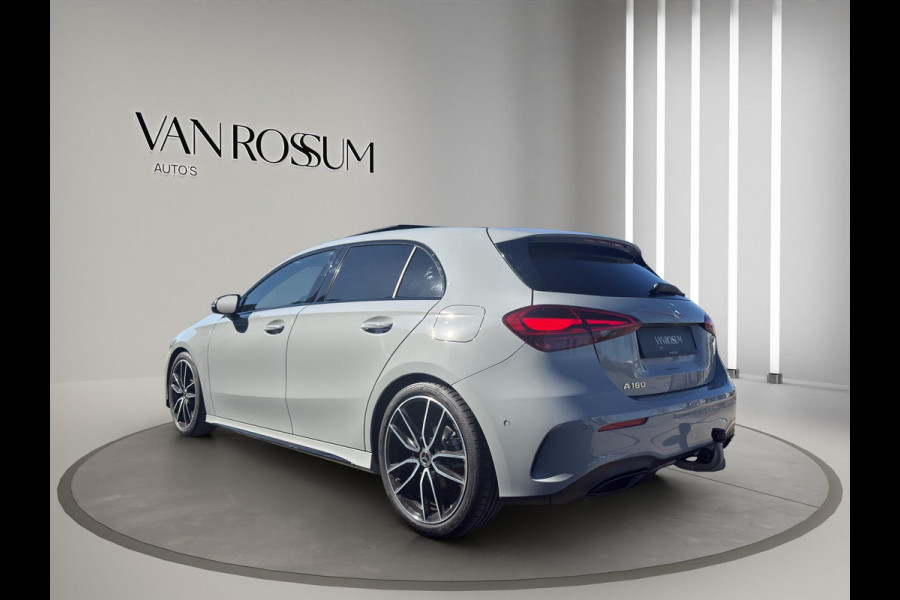 Mercedes-Benz A-Klasse 180 AMG Line | Pano | Sfeer | Stoelverw. | Camera | Trekhaak Electrisch |