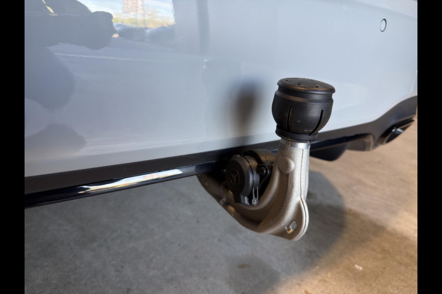 Mercedes-Benz A-Klasse 180 AMG Line | Pano | Sfeer | Stoelverw. | Camera | Trekhaak Electrisch |