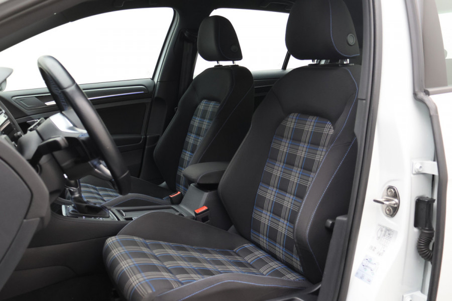 Volkswagen Golf 1.4 TSI PHEV GTE Virtual Cockpit, Apple Carplay, LED, Stoelverwarming, 19"