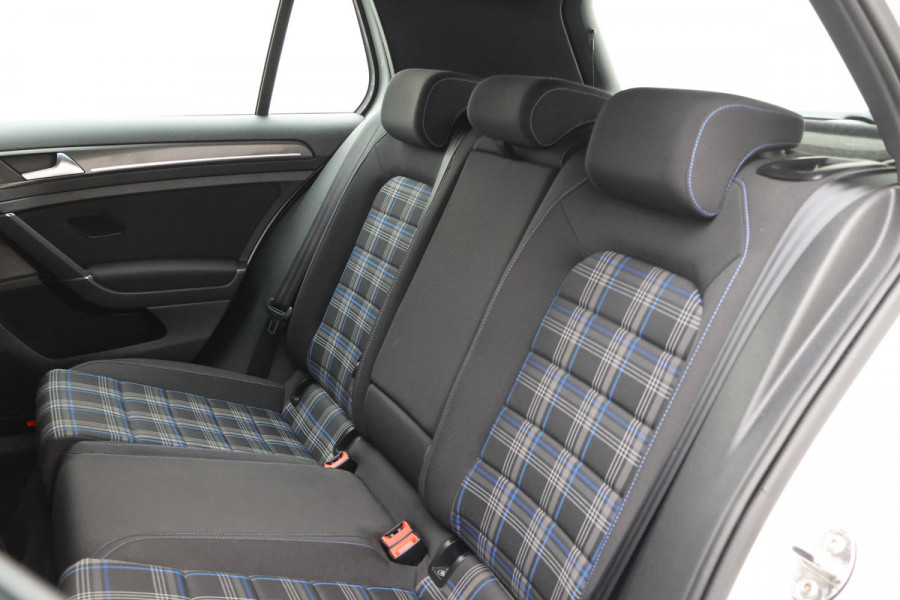 Volkswagen Golf 1.4 TSI PHEV GTE Virtual Cockpit, Apple Carplay, LED, Stoelverwarming, 19"