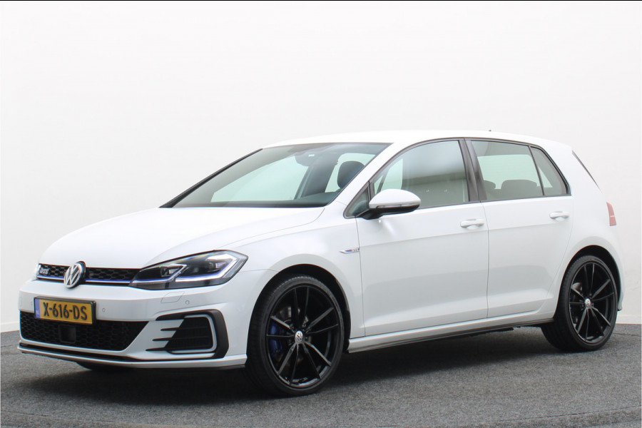 Volkswagen Golf 1.4 TSI PHEV GTE Virtual Cockpit, Apple Carplay, LED, Stoelverwarming, 19"