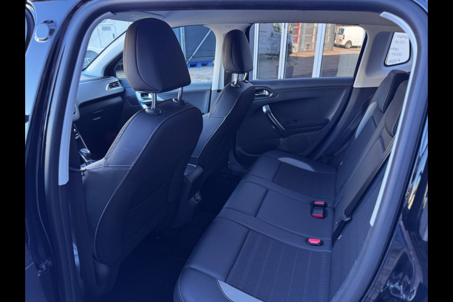 Peugeot 2008 1.2 PureTech Allure | Automaat | Trekhaak | Distributieriem vervangen| Parkeersensoren | Climate Control