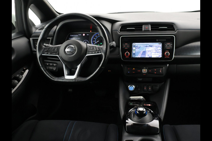 Nissan Leaf N-CONNECTA 40 kWh + 360 CAMERA | STOELVERW. | CARPLAY | NAVIGATIE | 17 INCH | STUURVERWARMING