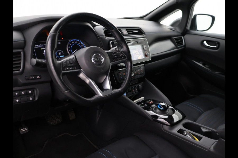 Nissan Leaf N-CONNECTA 40 kWh + 360 CAMERA | STOELVERW. | CARPLAY | NAVIGATIE | 17 INCH | STUURVERWARMING