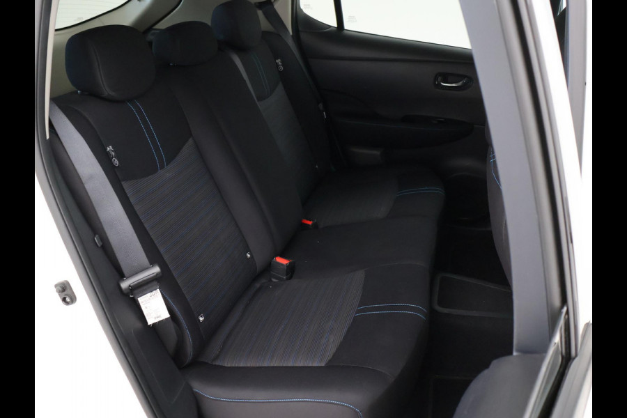 Nissan Leaf N-CONNECTA 40 kWh + 360 CAMERA | STOELVERW. | CARPLAY | NAVIGATIE | 17 INCH | STUURVERWARMING