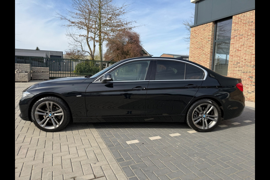 BMW 3-serie 320i Luxury Edition| M-Stuur | Leder | CarPlay | Schuifdak
