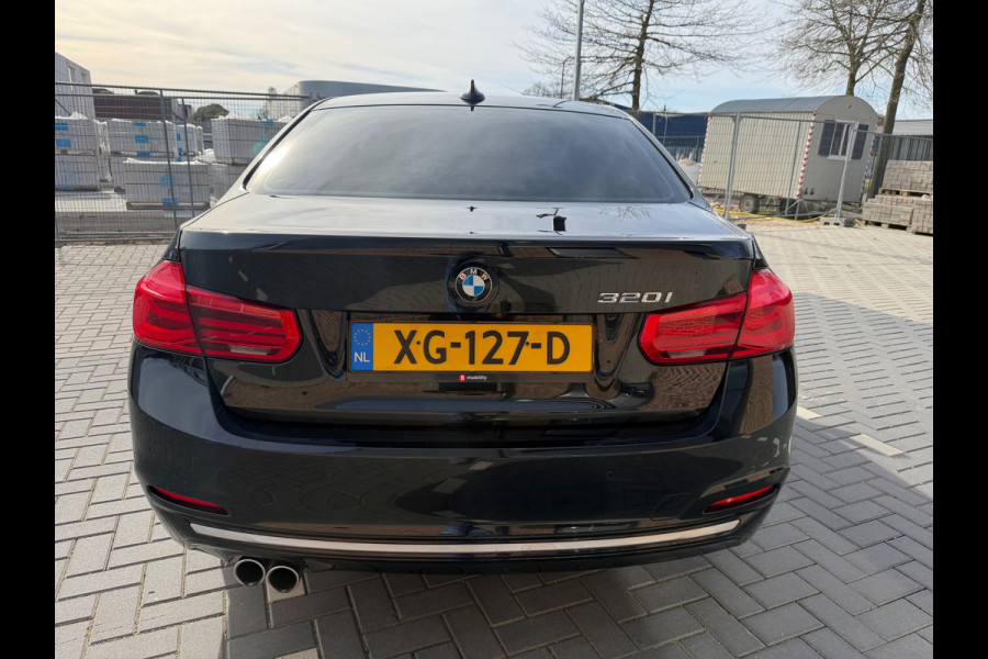 BMW 3-serie 320i Luxury Edition| M-Stuur | Leder | CarPlay | Schuifdak