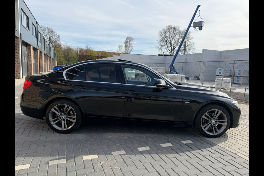 BMW 3-serie 320i Luxury Edition| M-Stuur | Leder | CarPlay | Schuifdak