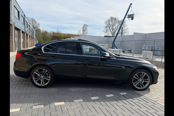 BMW 3-serie 320i Luxury Edition| M-Stuur | Leder | CarPlay | Schuifdak