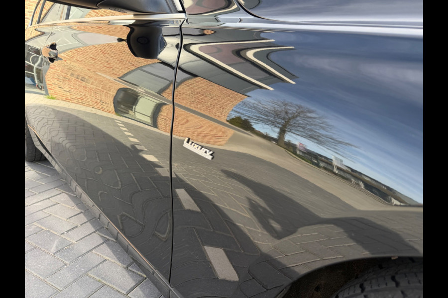 BMW 3-serie 320i Luxury Edition| M-Stuur | Leder | CarPlay | Schuifdak