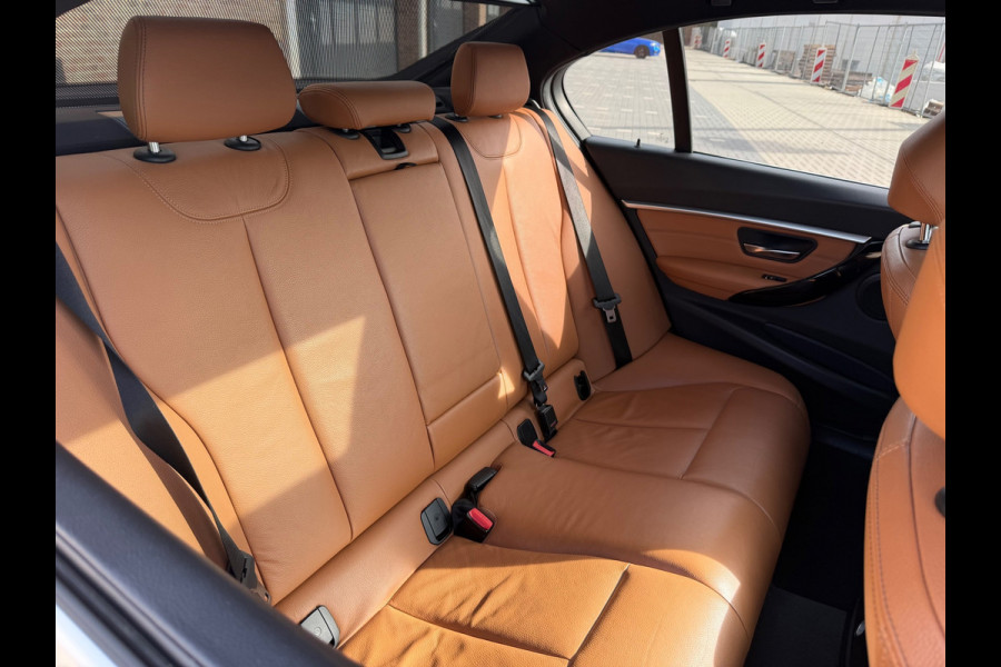 BMW 3-serie 320i Luxury Edition| M-Stuur | Leder | CarPlay | Schuifdak