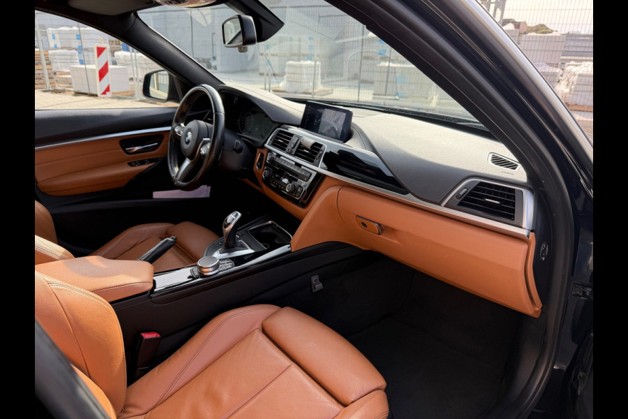 BMW 3-serie 320i Luxury Edition| M-Stuur | Leder | CarPlay | Schuifdak