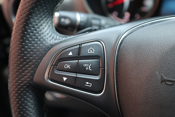Mercedes-Benz V-Klasse 300d DC | 4-MATIC | AMG | 360 Camera | Stoelventilatie | CarPlay | Navigatie | Lederen bekleding | Elek schuifdeuren | LED Koplampen | Elek achterklep | DAB | Nieuwe APK | BPM Vrij | Facelift | 4x4