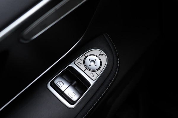 Mercedes-Benz V-Klasse 300d DC | 4-MATIC | AMG | 360 Camera | Stoelventilatie | CarPlay | Navigatie | Lederen bekleding | Elek schuifdeuren | LED Koplampen | Elek achterklep | DAB | Nieuwe APK | BPM Vrij | Facelift | 4x4