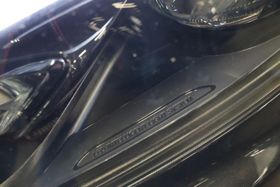 Mercedes-Benz V-Klasse 300d DC | 4-MATIC | AMG | 360 Camera | Stoelventilatie | CarPlay | Navigatie | Lederen bekleding | Elek schuifdeuren | LED Koplampen | Elek achterklep | DAB | Nieuwe APK | BPM Vrij | Facelift | 4x4