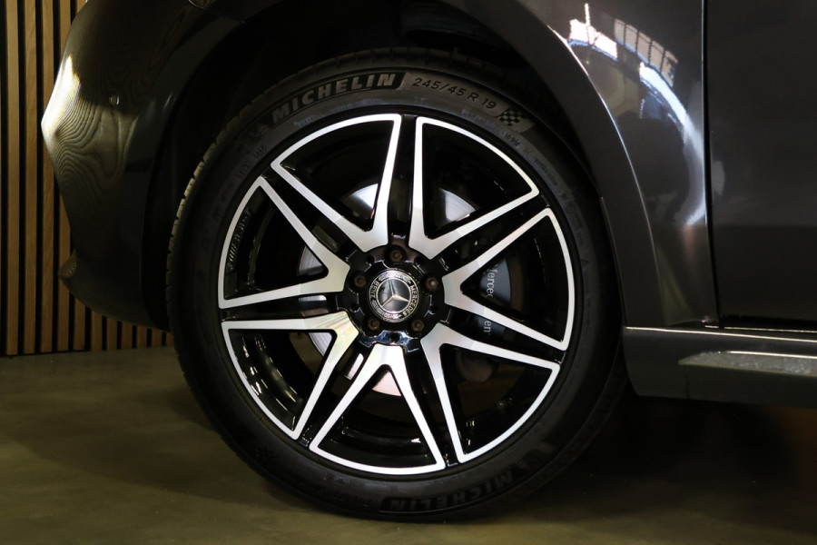 Mercedes-Benz V-Klasse 300d DC | 4-MATIC | AMG | 360 Camera | Stoelventilatie | CarPlay | Navigatie | Lederen bekleding | Elek schuifdeuren | LED Koplampen | Elek achterklep | DAB | Nieuwe APK | BPM Vrij | Facelift | 4x4