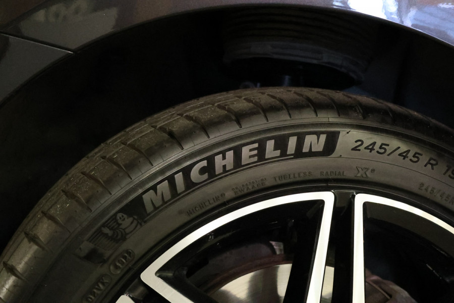 Mercedes-Benz V-Klasse 300d DC | 4-MATIC | AMG | 360 Camera | Stoelventilatie | CarPlay | Navigatie | Lederen bekleding | Elek schuifdeuren | LED Koplampen | Elek achterklep | DAB | Nieuwe APK | BPM Vrij | Facelift | 4x4