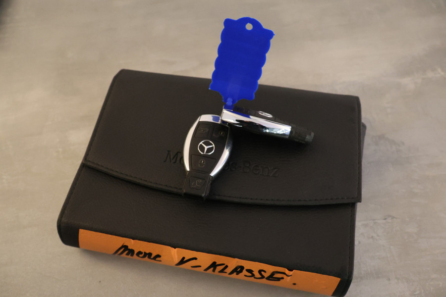 Mercedes-Benz V-Klasse 300d DC | 4-MATIC | AMG | 360 Camera | Stoelventilatie | CarPlay | Navigatie | Lederen bekleding | Elek schuifdeuren | LED Koplampen | Elek achterklep | DAB | Nieuwe APK | BPM Vrij | Facelift | 4x4