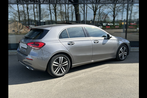 Mercedes-Benz A-Klasse 200 Luxury 164pk // Panoramadak // Carplay // Sfeerverlichting // MultiBeam LED // Keyless Entry // Camera // Advanced Audio
